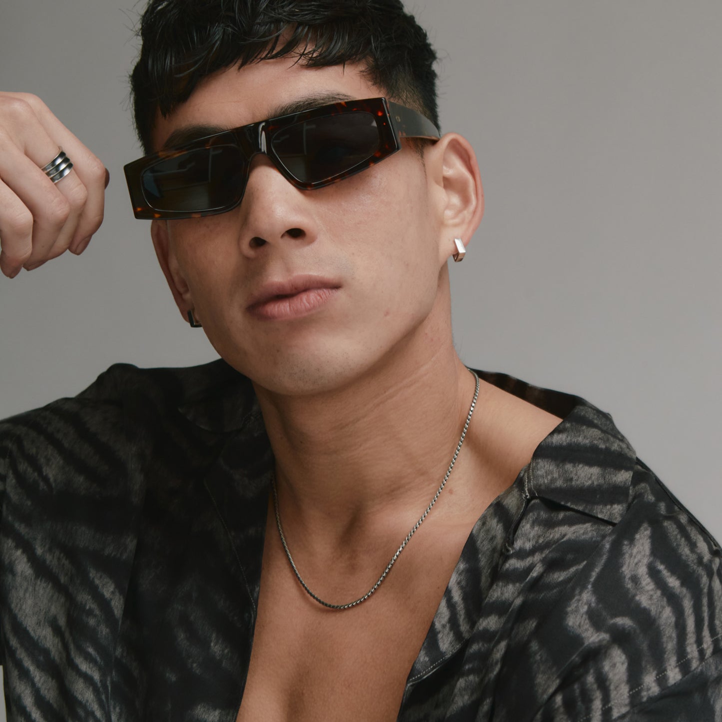 LOUPN Stem Ring, Rope Chain Necklace and Square Hoop Earrings